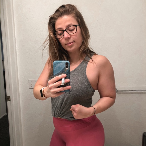 Meet your Posher, Nicole - Picture 2 of 5